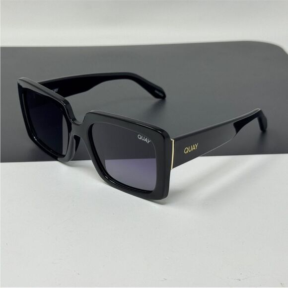 QUAY Total Vibe Sunglasses Black Frame Smoke Lens Square Mini NWT - Picture 3 of 6